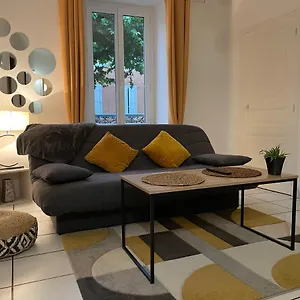 T2 Plein Centre Au 1er Etage Avec Parking Prive Appartement Millau